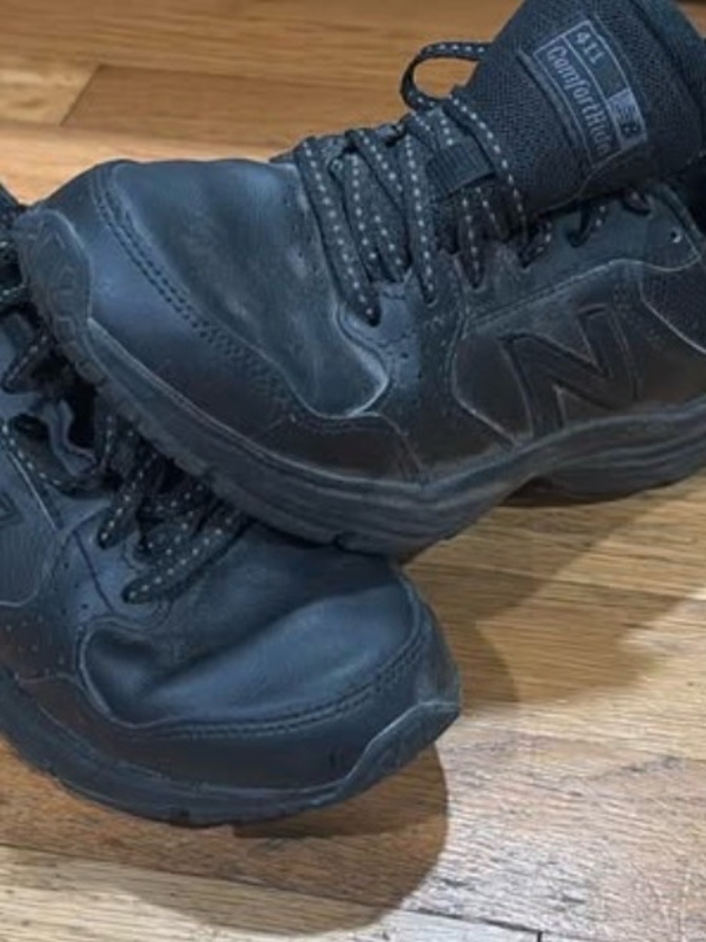 New Balance 5.5 All-Black Athletic Walking Shoe - Picture 2 of 4